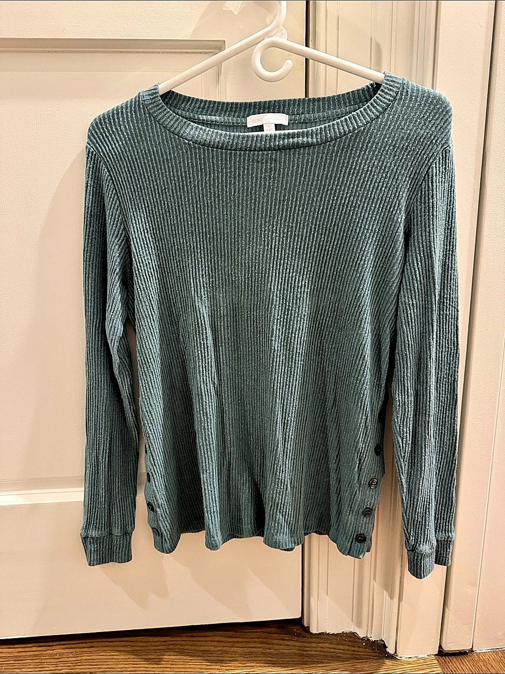 BCBGMAXAZRIA Ribbed Side-Button Sweater in Green Size Small